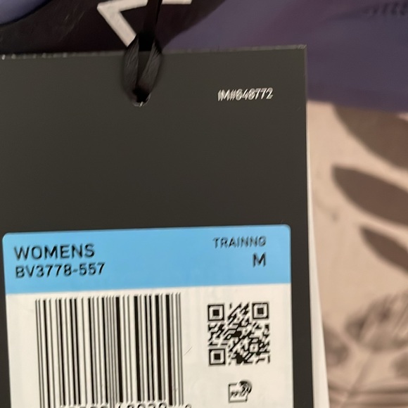 ✴️ NWT NIKE TRAINING INDY BRA SIZE MEDIUM LIGHT SUPPORT WITH PADS BLUE BLACK - Picture 6 of 6